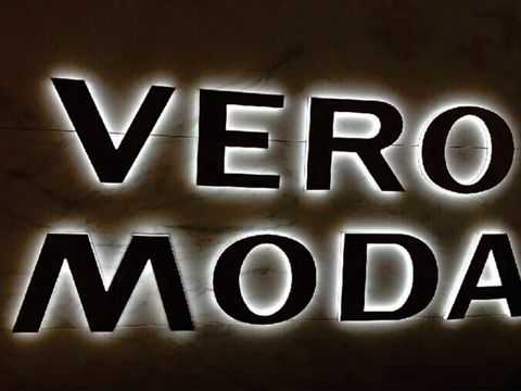 Channel Letters Type 2 – Reverse / halo-lit – photo 11